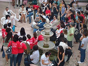 2-Atividade-na-IV-Mostra-convida-participantes-a-trocarem-segredos_02-300x225.jpg
