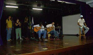 grupo-harmonia-enlouquece-encerra-primeiro-dia-da-mostra