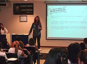 2-profissionais_estudantes_mobilizam_para_debater_medicalizacao_educacao_campos01-300x220.jpg